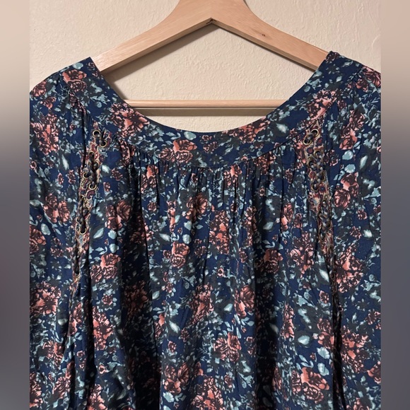 Gimmicks by BKE floral boho top Size Large - Picture 2 of 9